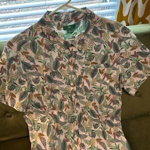Cool short sleeve men’s shirt size large